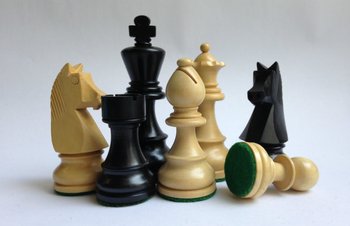 Шахові фігури Німецький Стаунтон №6 чорні