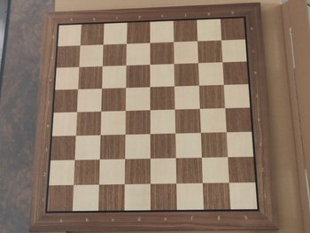 Шахматная доска №6 орех 52 см (черный контур)